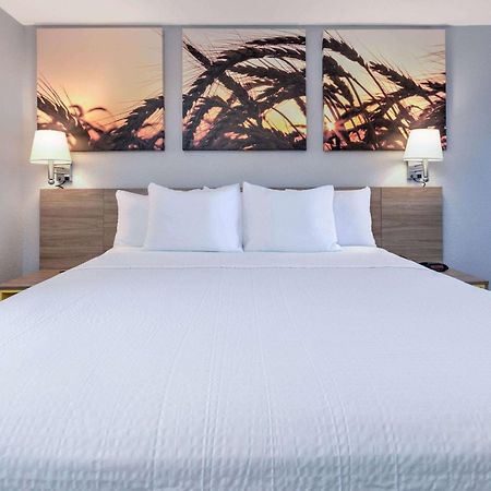 Days Inn By Wyndham Greenville Ms Exteriör bild
