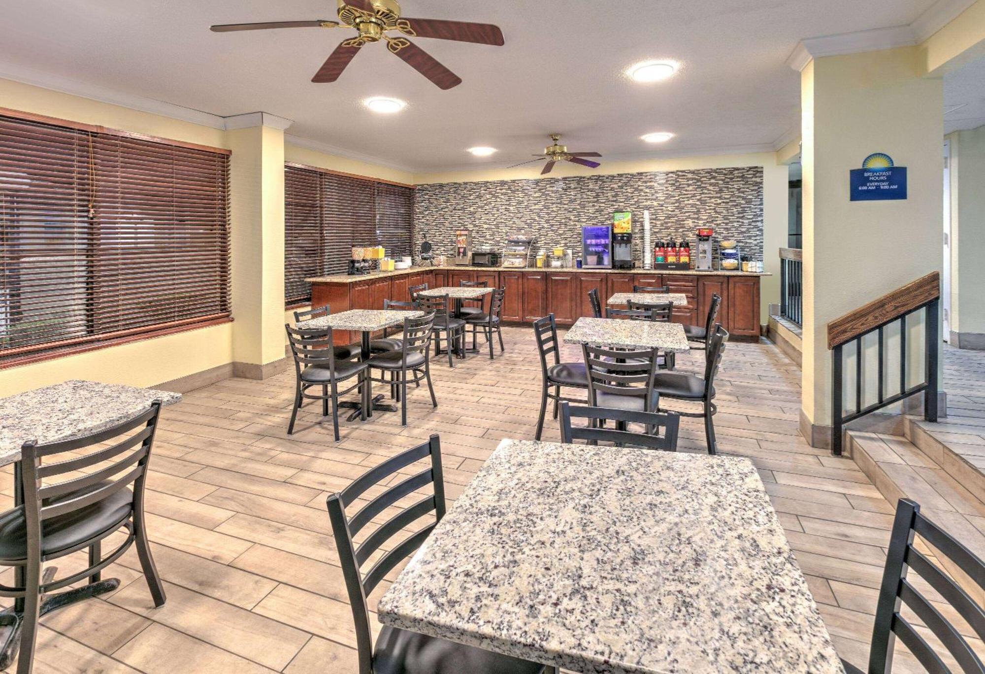 Days Inn By Wyndham Greenville Ms Exteriör bild