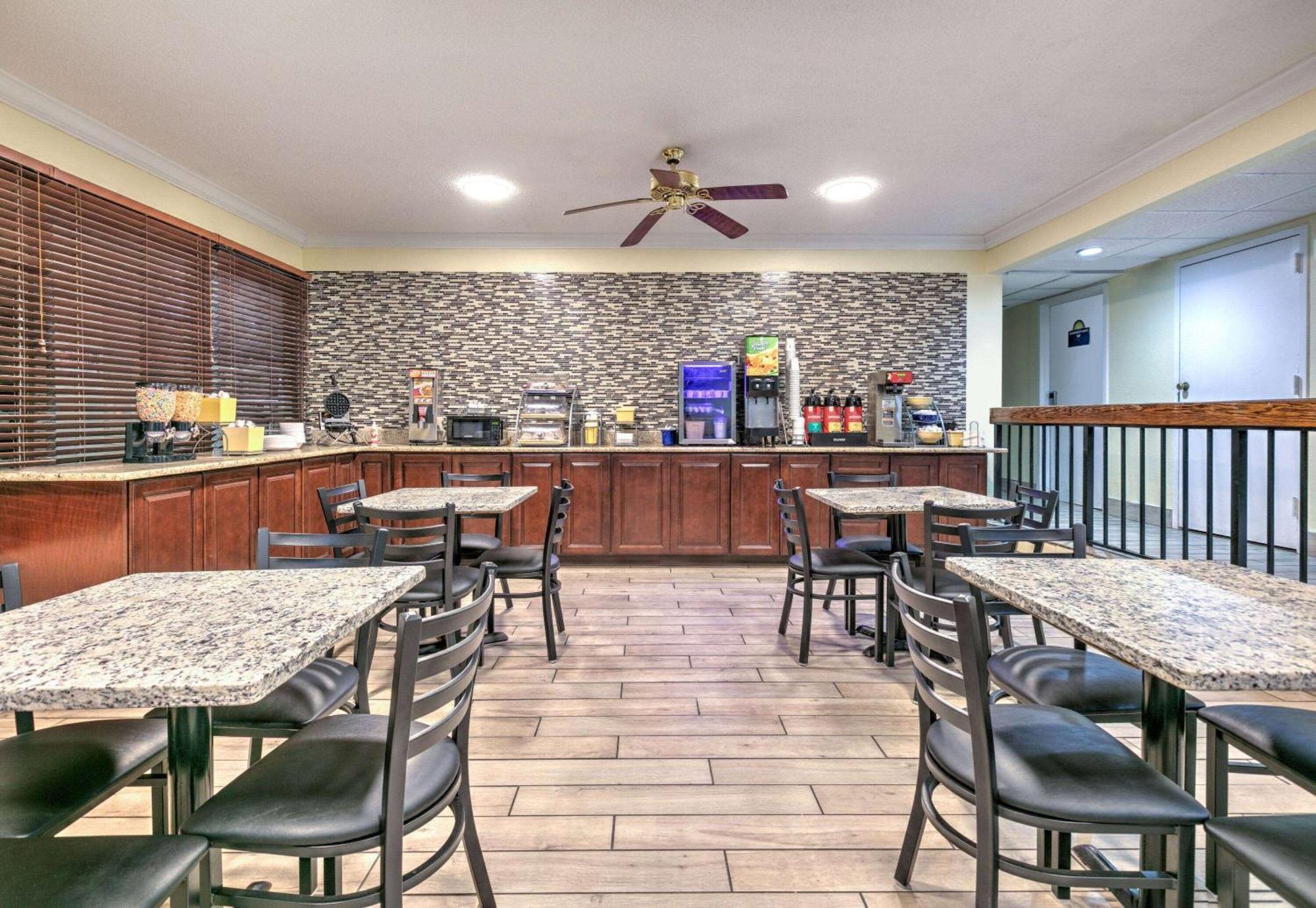 Days Inn By Wyndham Greenville Ms Exteriör bild
