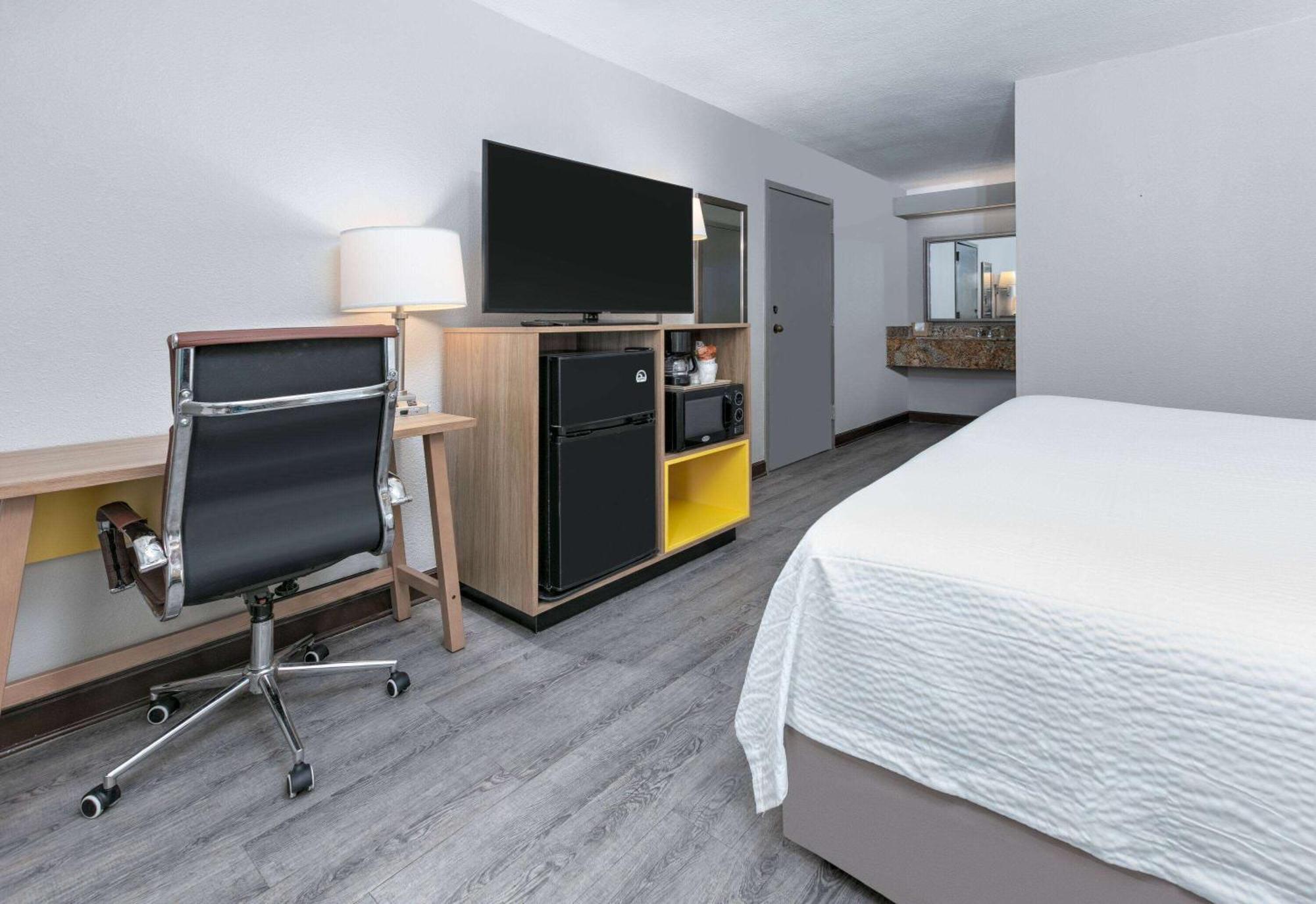 Days Inn By Wyndham Greenville Ms Exteriör bild