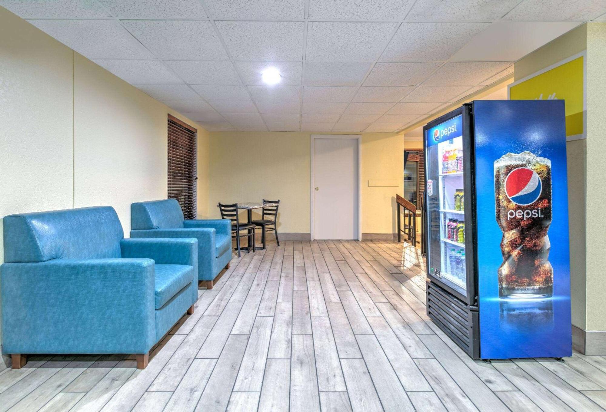 Days Inn By Wyndham Greenville Ms Exteriör bild