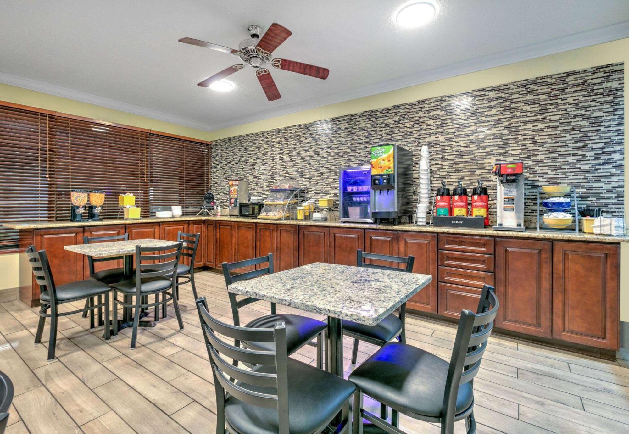 Days Inn By Wyndham Greenville Ms Exteriör bild