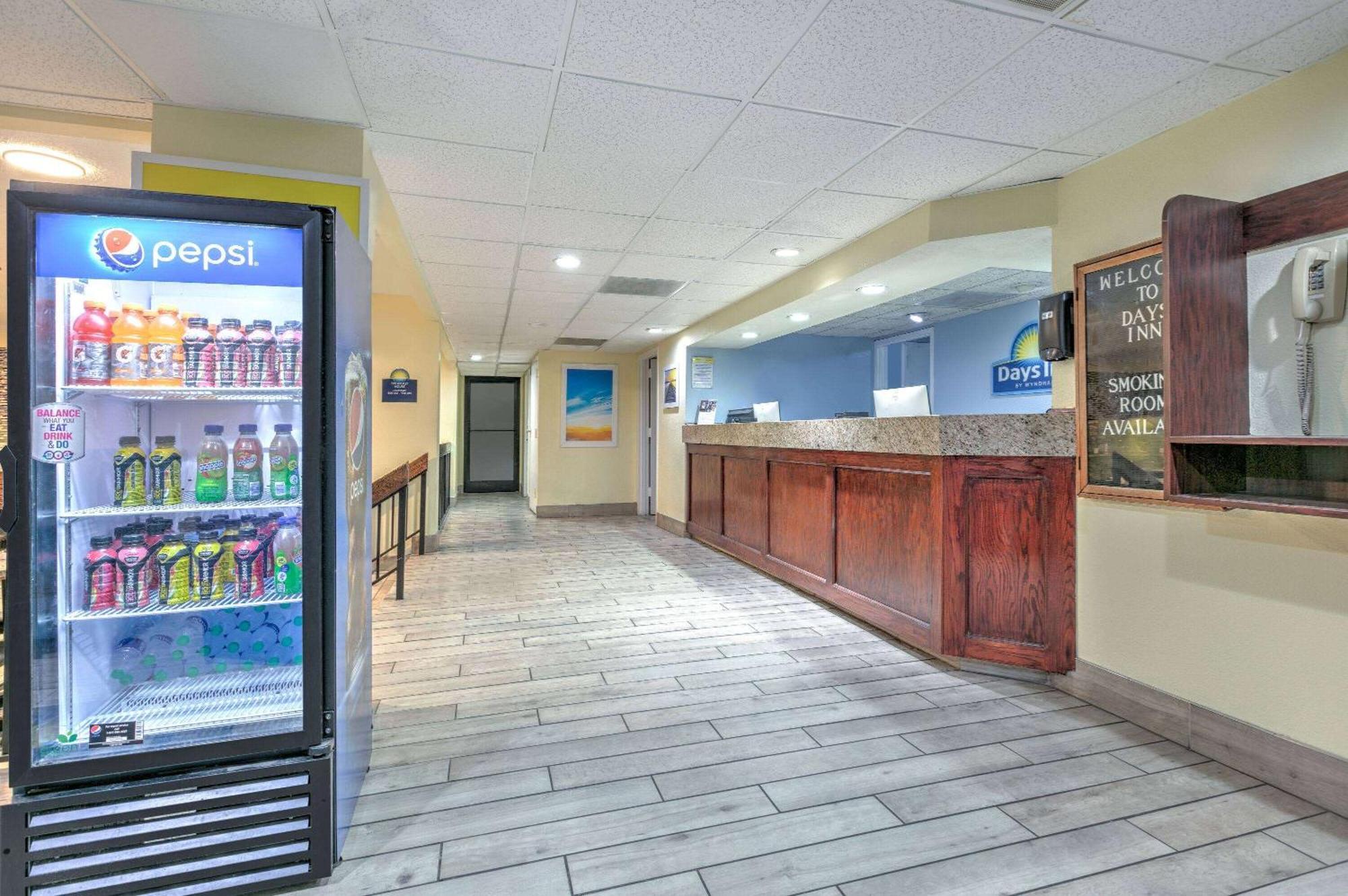 Days Inn By Wyndham Greenville Ms Exteriör bild